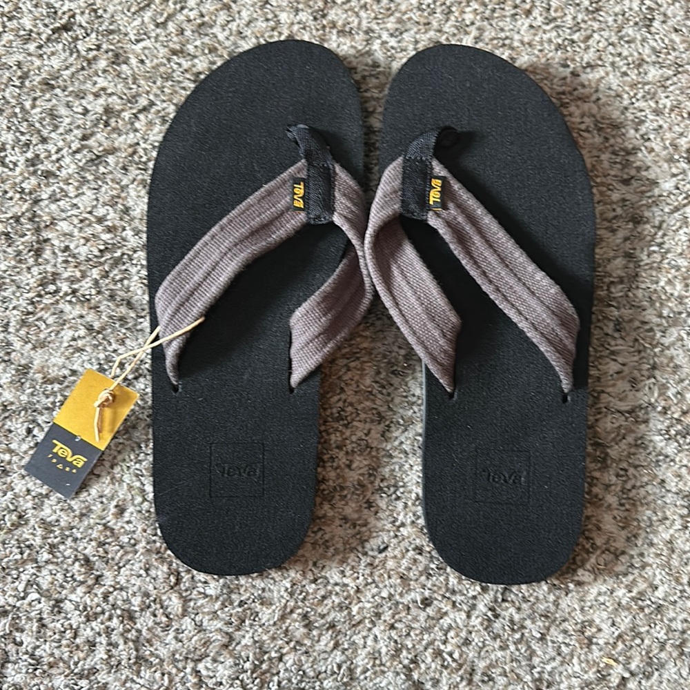 Teva men’s flip flops NWT size 10